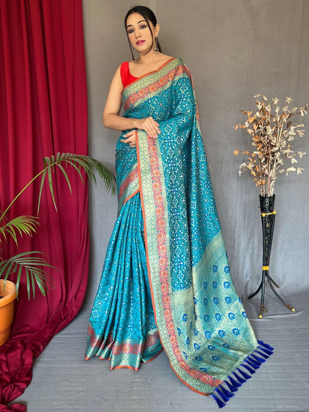 

LeeliPeeri Designer Woven Design Zari Patola Saree, Blue