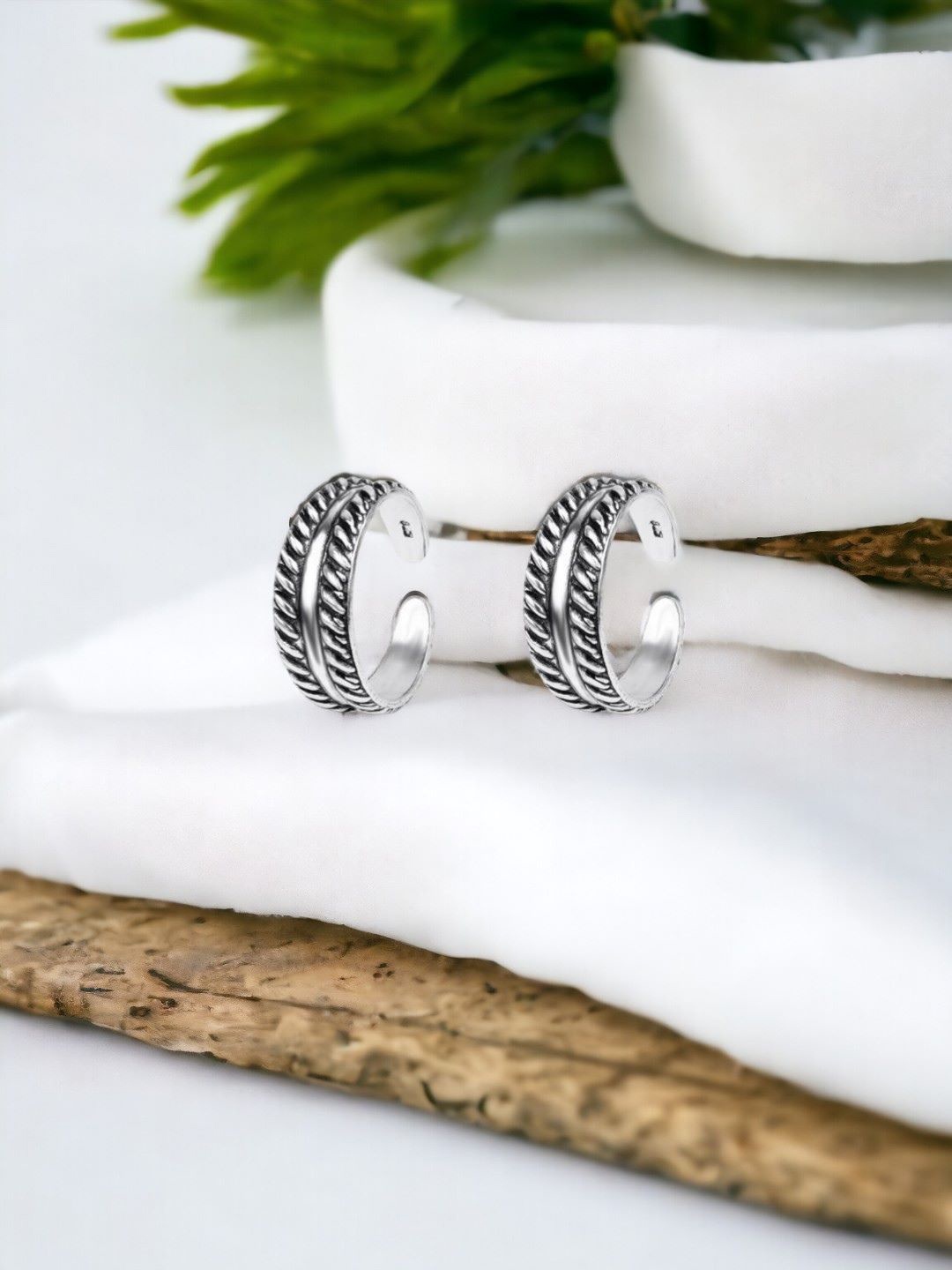 

Nistra Set Of 2 Oxidised Toe Rings, Silver