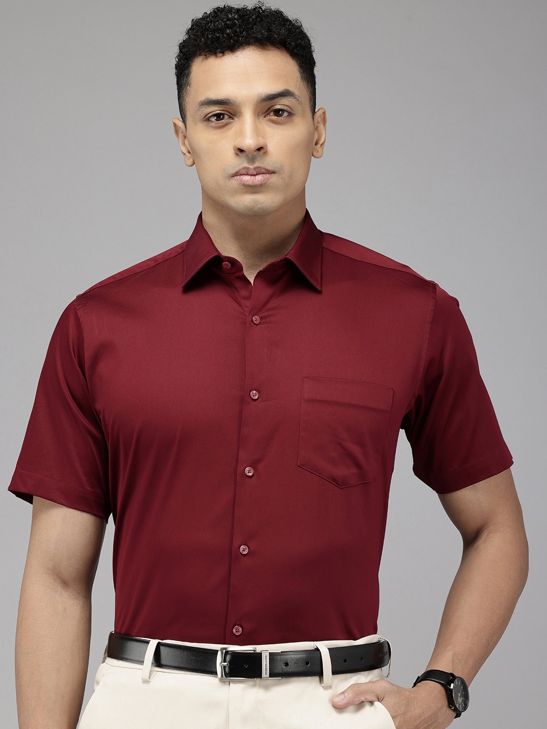 

Van Heusen Custom Fit Opaque Formal Shirt, Maroon