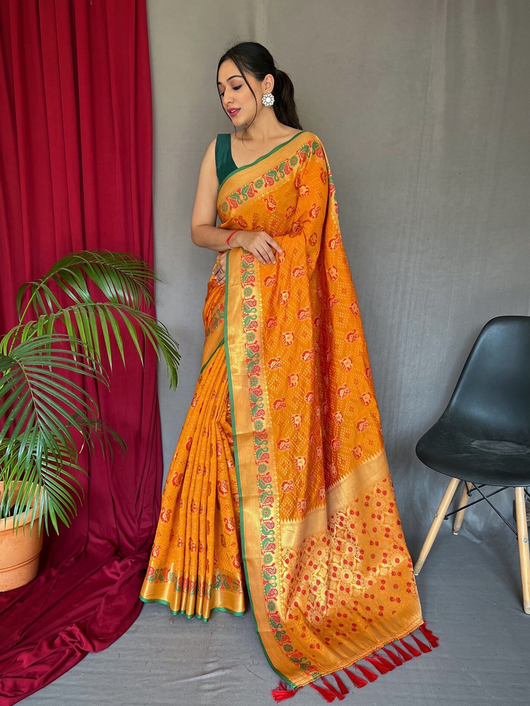 

LeeliPeeri Designer Woven Design Zari Patola Saree, Red