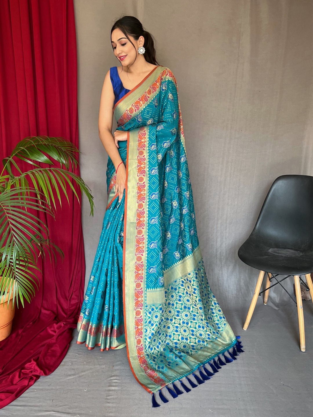 

LeeliPeeri Designer Woven Design Zari Patola Saree, Blue