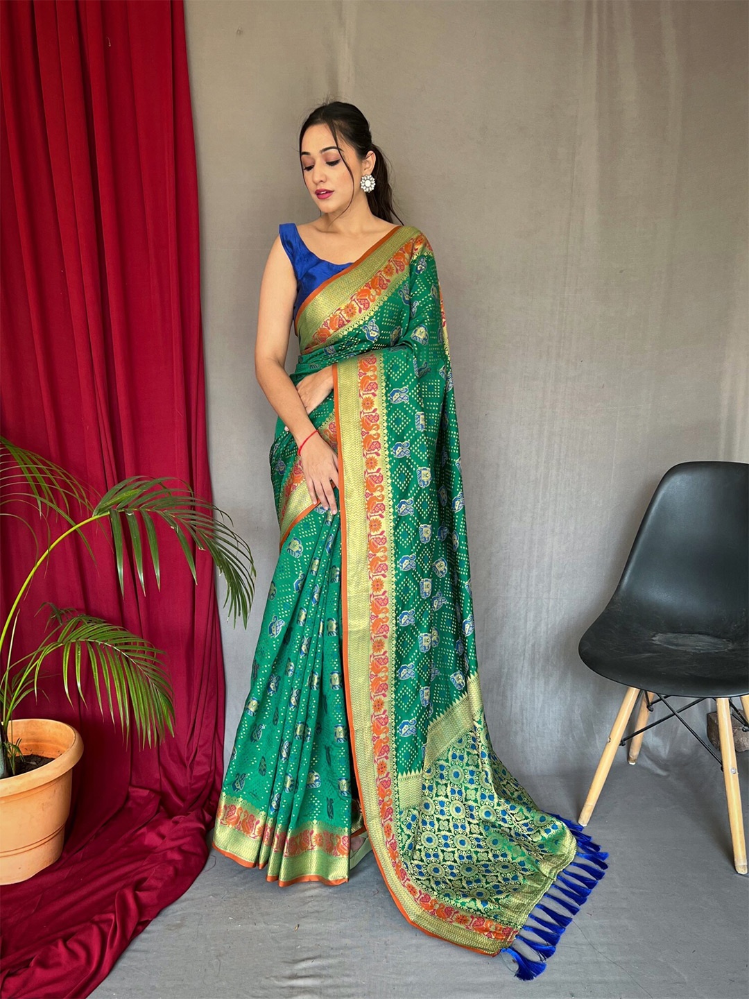 

LeeliPeeri Designer Woven Design Zari Patola Saree, Teal