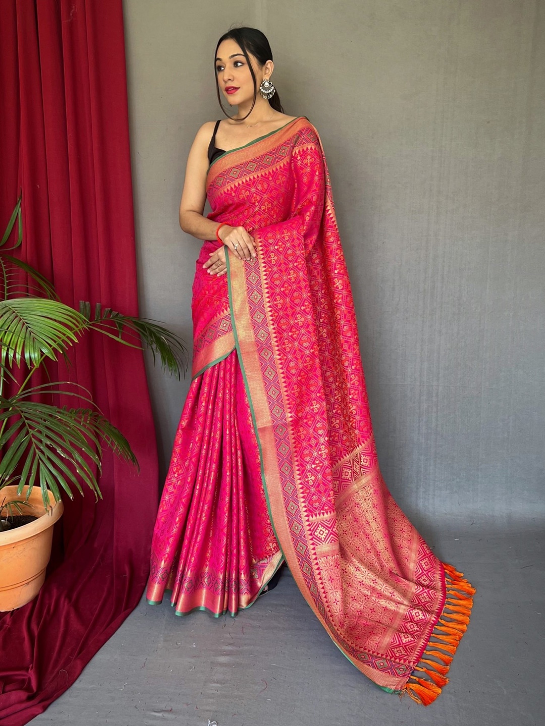 

LeeliPeeri Designer Ethnic Motifs Woven Design Patola Saree, Pink