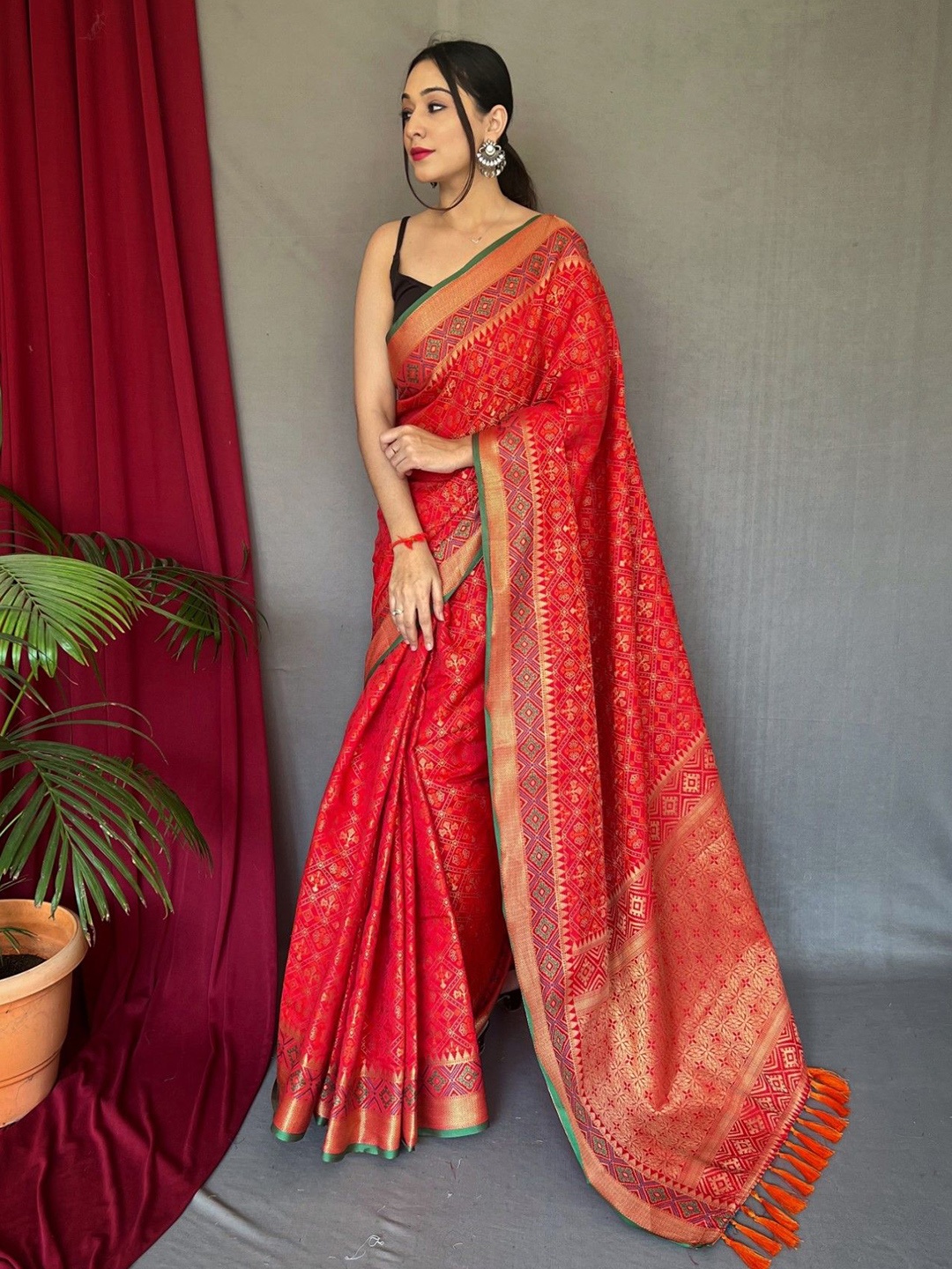 

LeeliPeeri Ethnic Motifs Designer Woven Design Patola Saree, Red