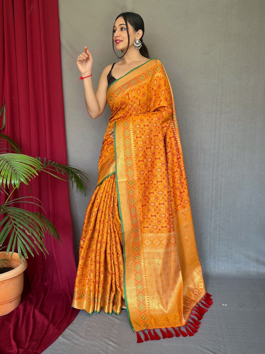 

LeeliPeeri Designer Woven Design Zari Patola Saree, Yellow