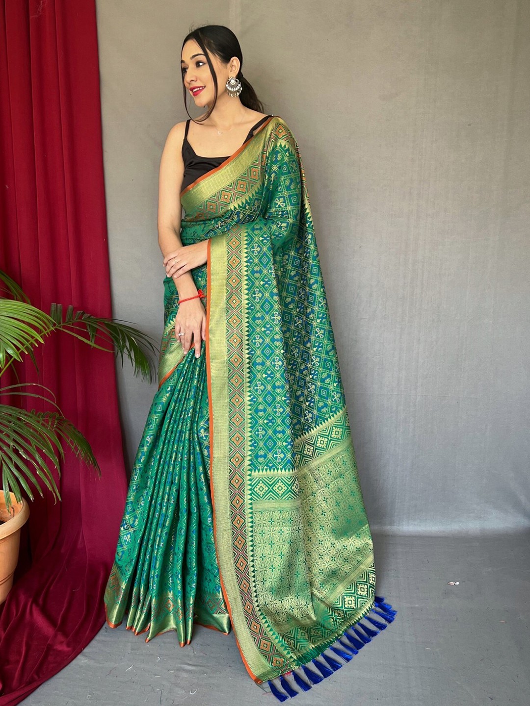 

LeeliPeeri Designer Ethnic Motifs Woven Design Patola Saree, Green