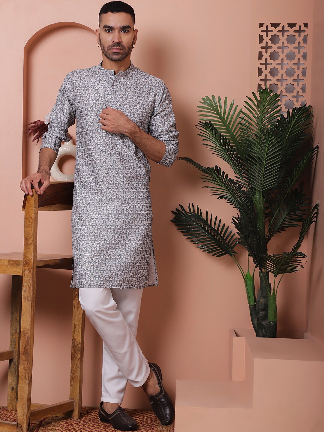 

Anouk Floral Printed Regular Pure Cotton Sequinned Straight Kurta & Pyjamas, Grey