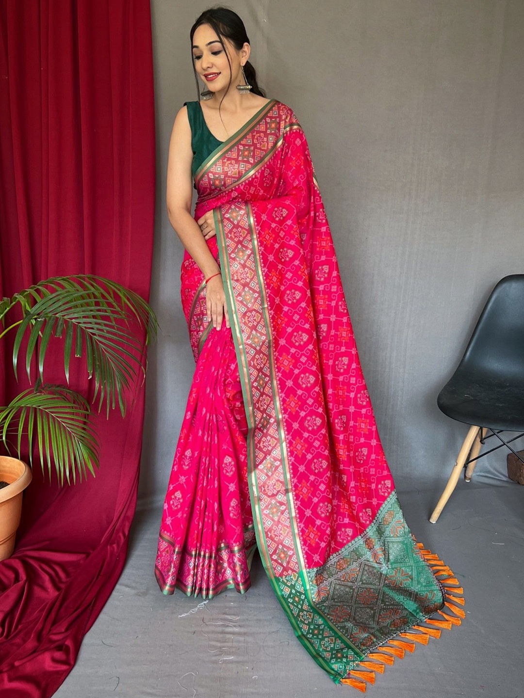 

LeeliPeeri Designer Woven Design Zari Patola Saree, Pink