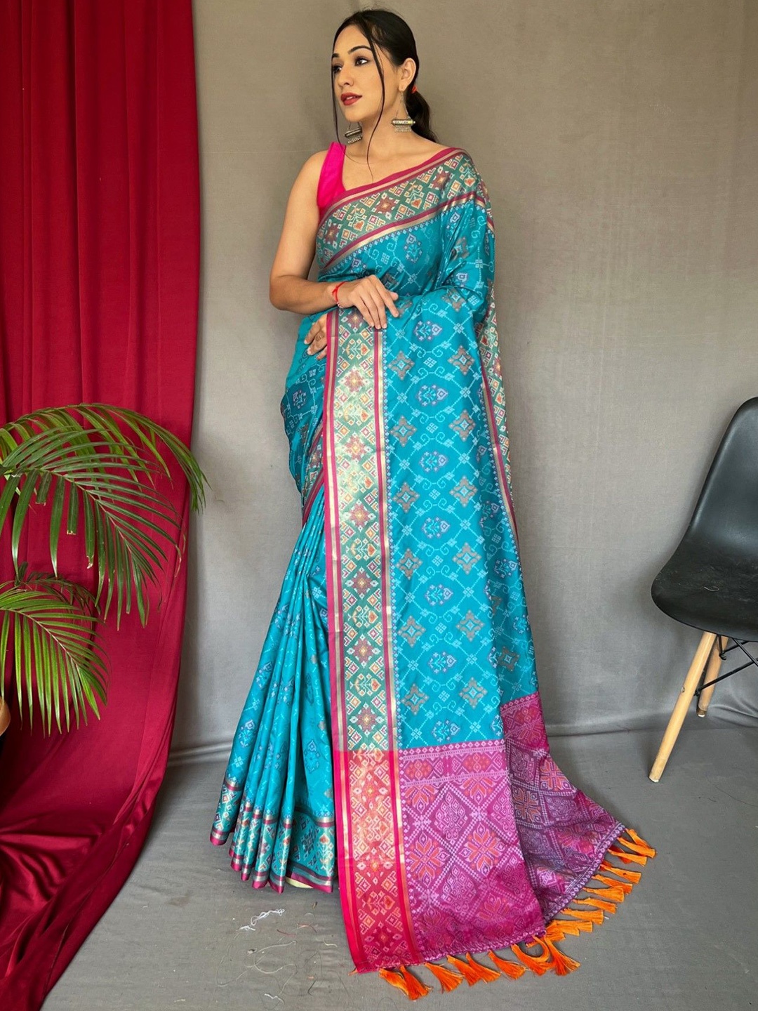 

LeeliPeeri Designer Woven Design Zari Patola Saree, Blue