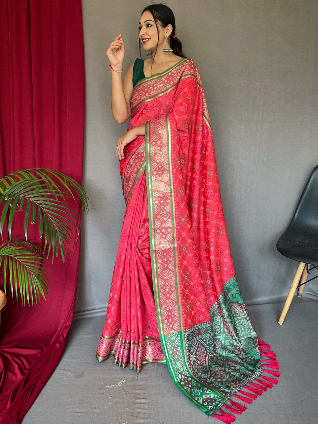 

LeeliPeeri Designer Ethnic Motifs Designer Woven Design Patola Saree, Red
