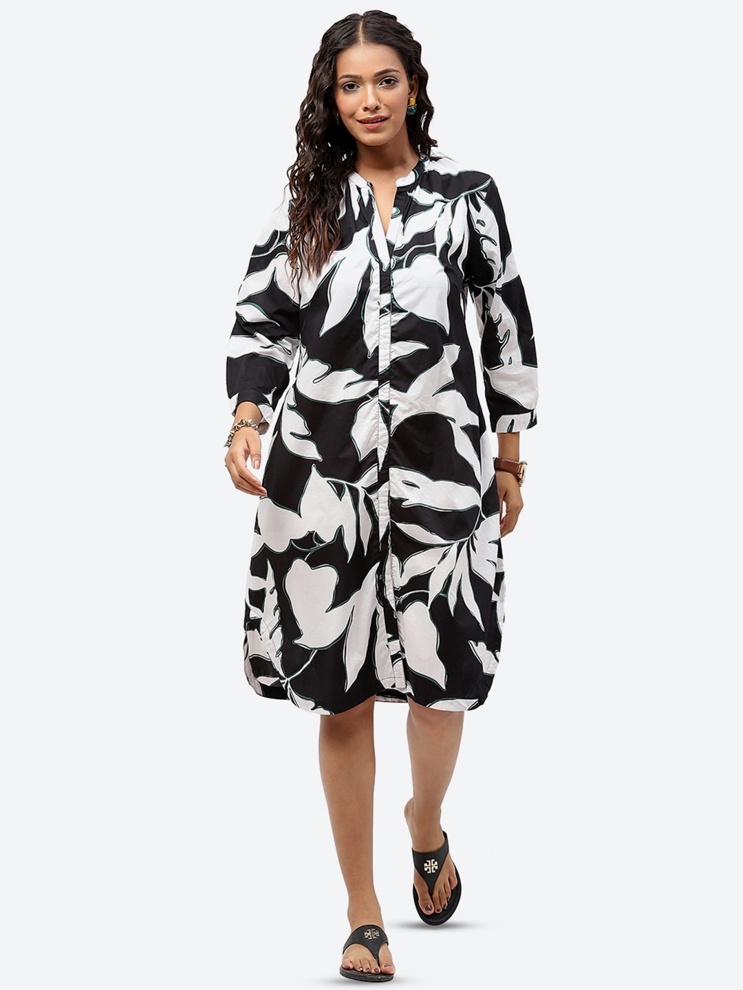 

Baawri Abstract Printed Belted Mandarin Collar Long Cuffed Sleeves Cotton Shirt Dress, Black