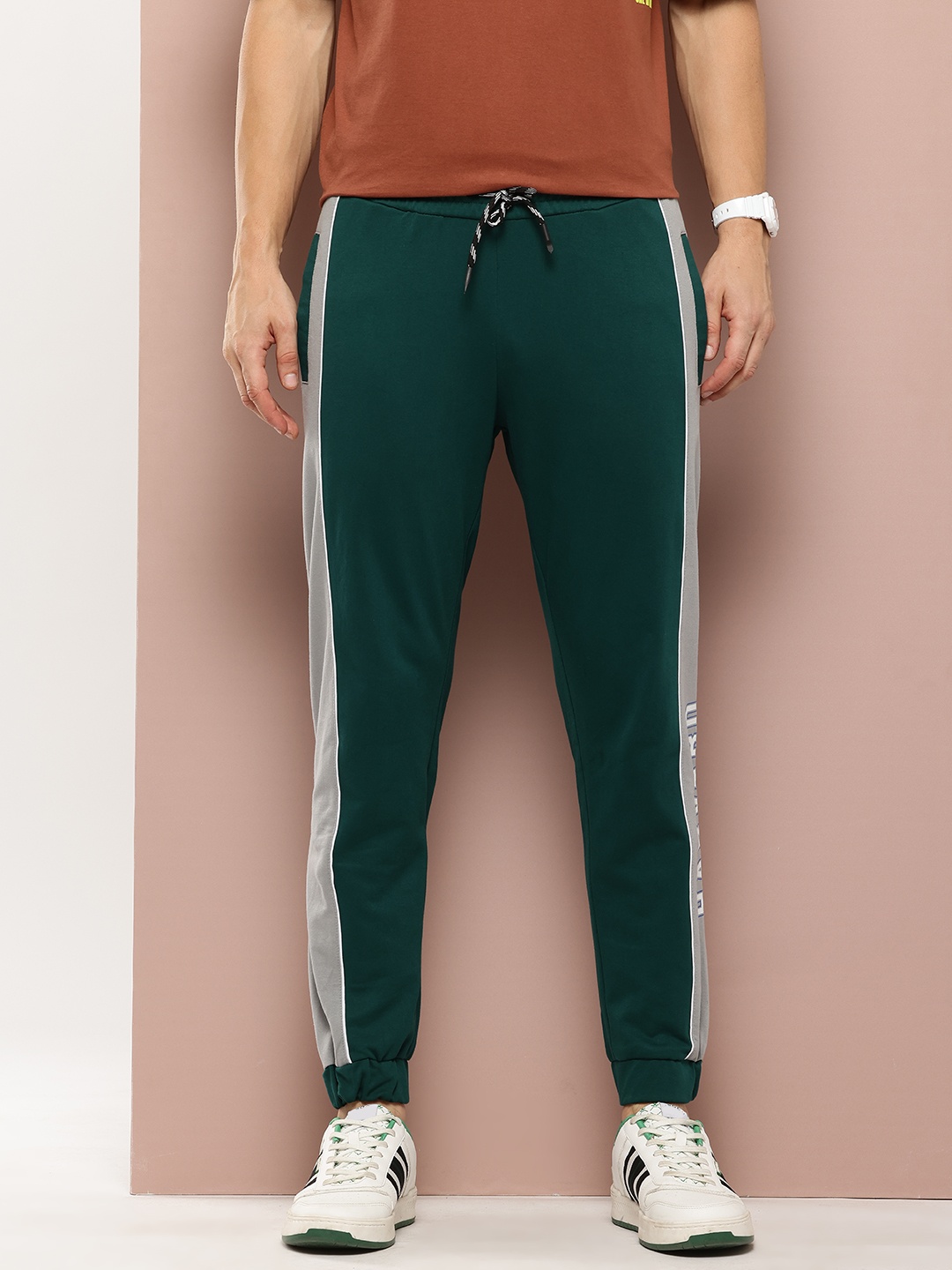 

Harvard Men Contrast Taping Joggers, Green