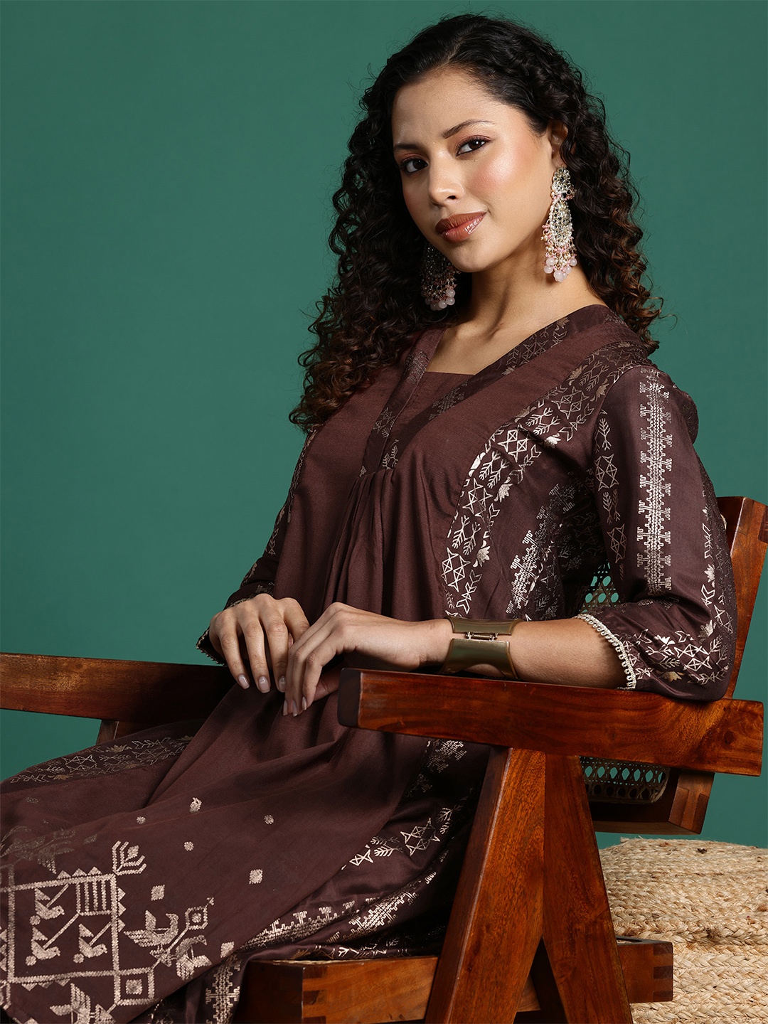 

Sangria Printed Panelled Kurta With Trousers, Brown