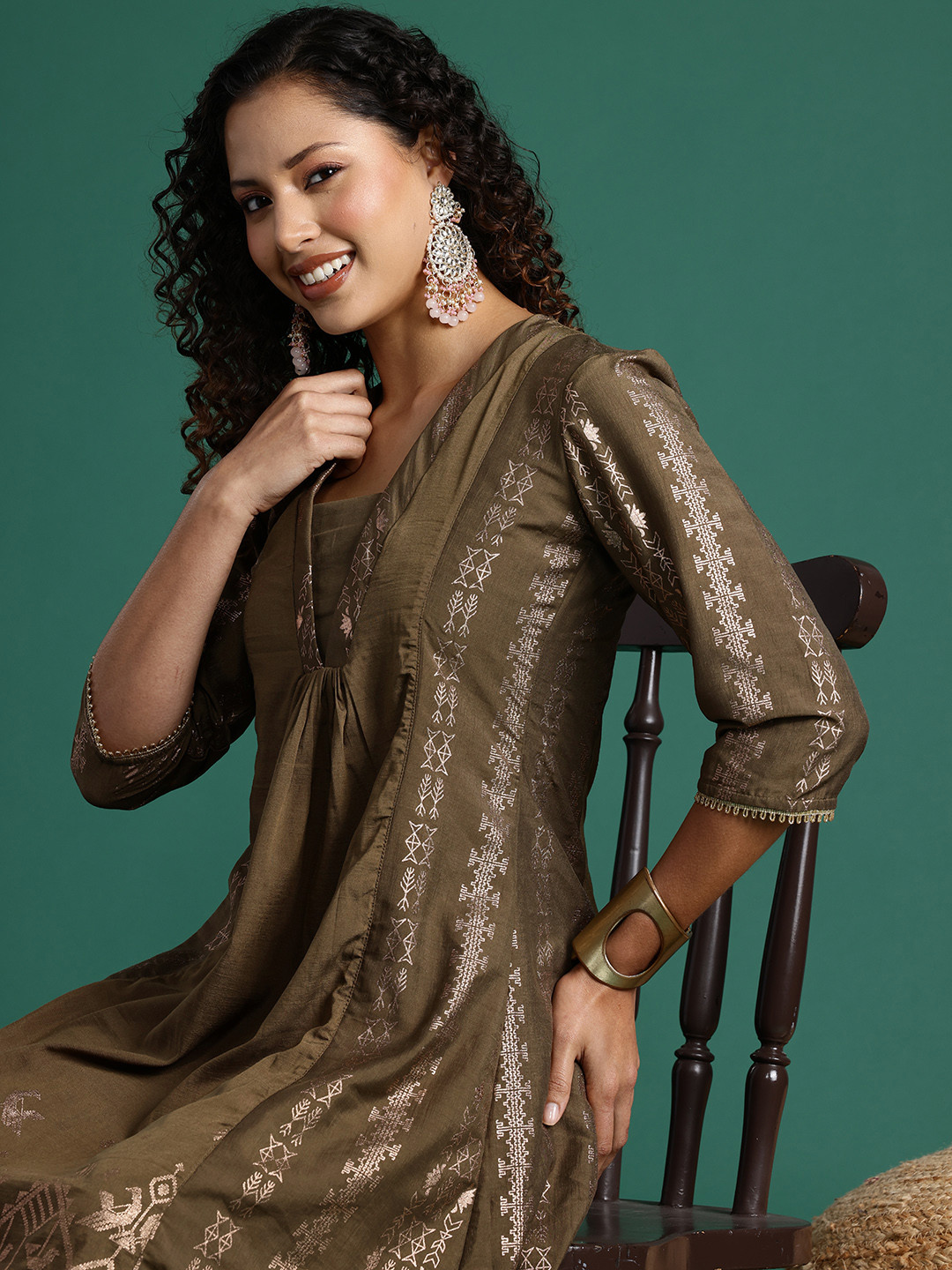 

Sangria Printed Paneled Kurta With Trousers, Green