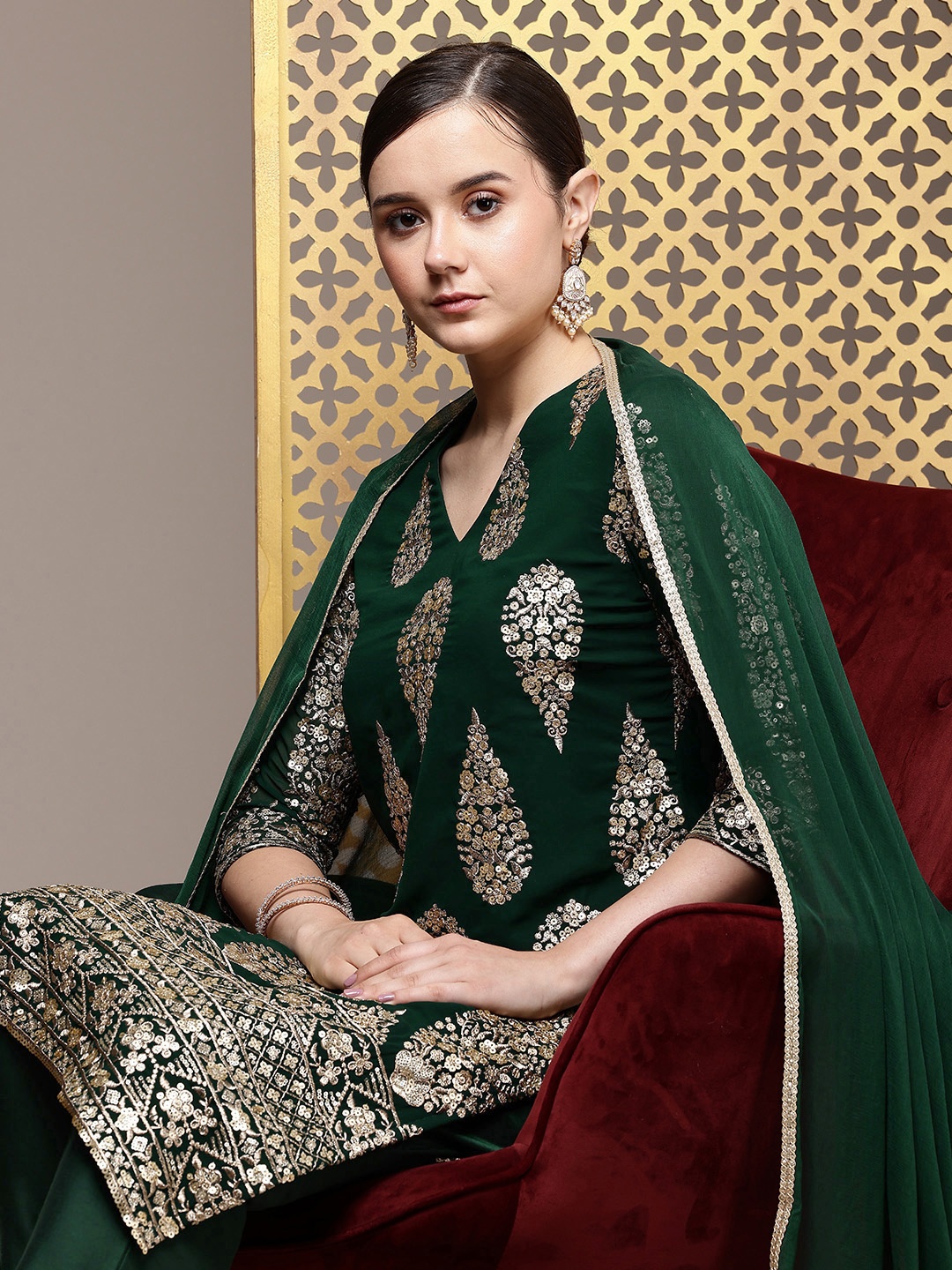 

House of Pataudi Floral Embroidered Sequinned Regular Jashn Kurta with Trousers & Dupatta, Green