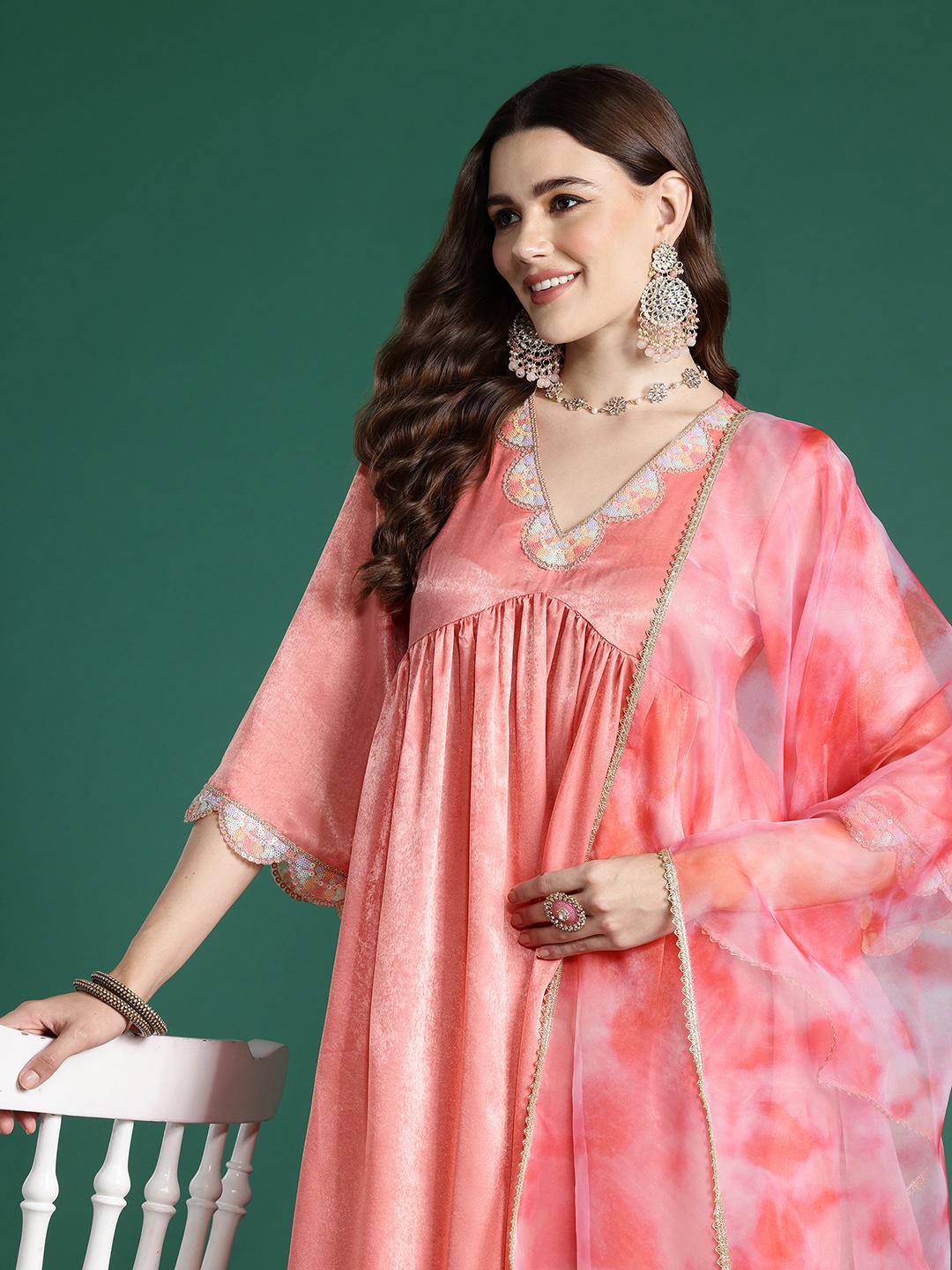 

Sangria Empire Sequinned Sheen Kurta Set With Dupatta, Peach