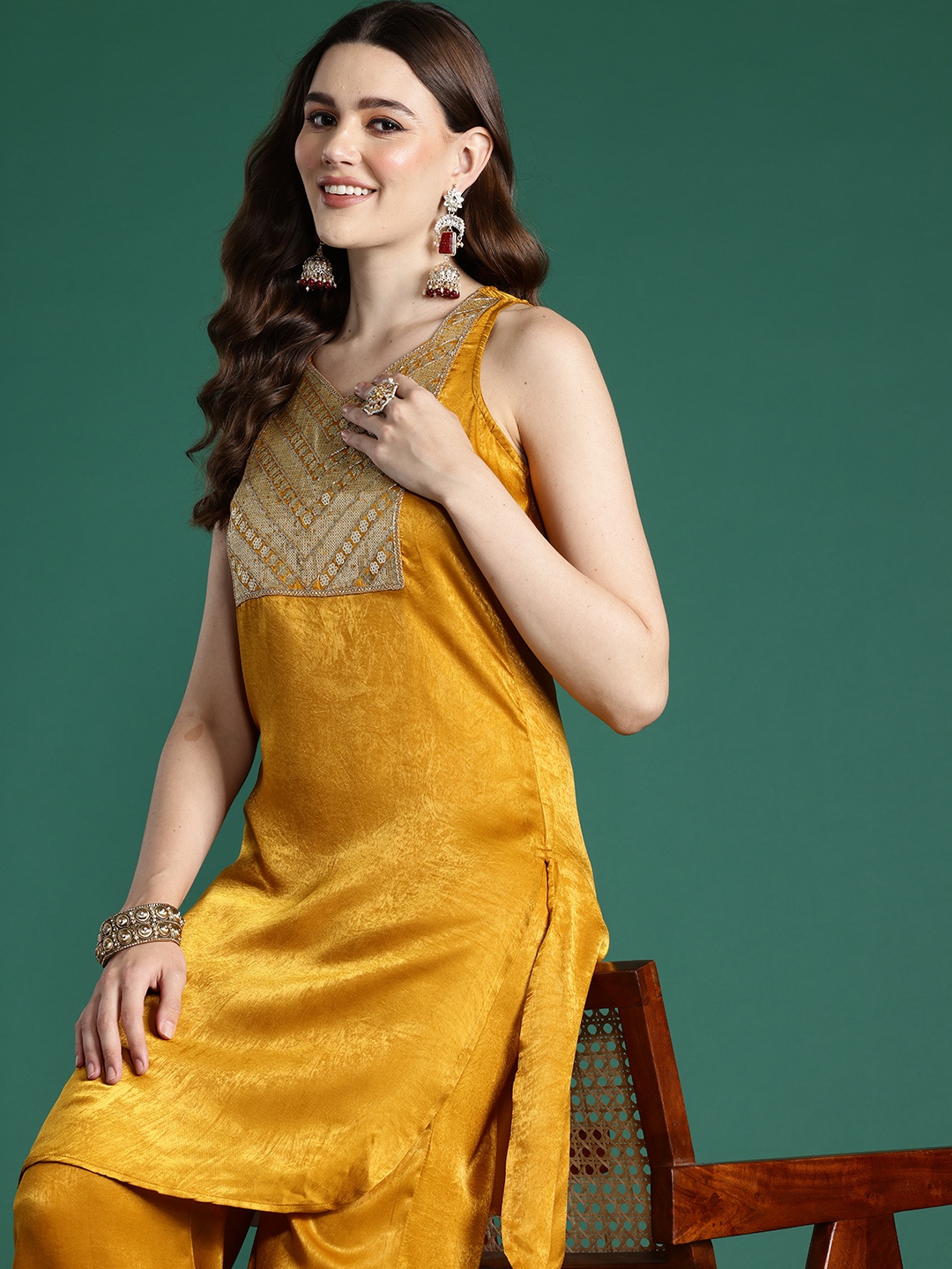 

Sangria Sheen Finish Sleeveless Kurta & Salwar Set, Mustard