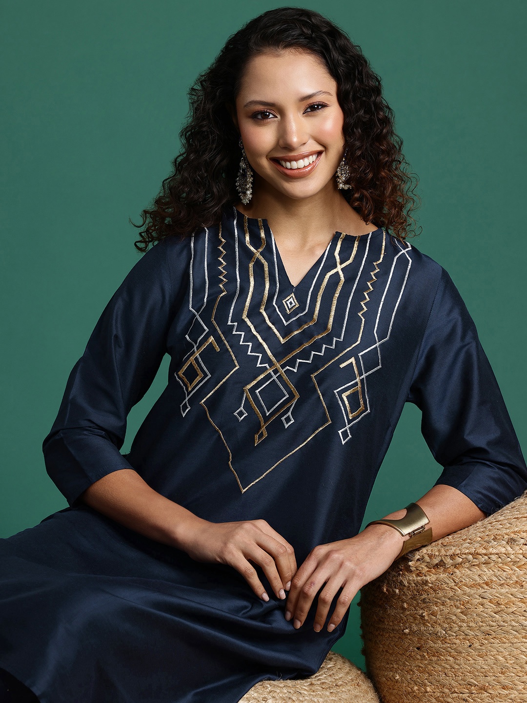 

Sangria Woven Design Kurta with Trousers, Navy blue