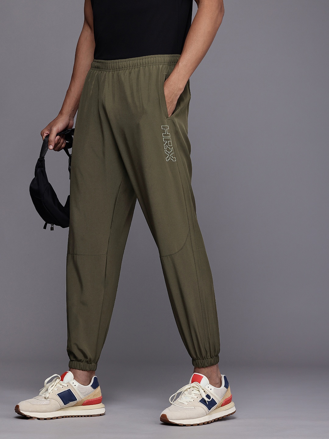 

HRX by Hrithik Roshan Men Regular Fit Joggers, Olive