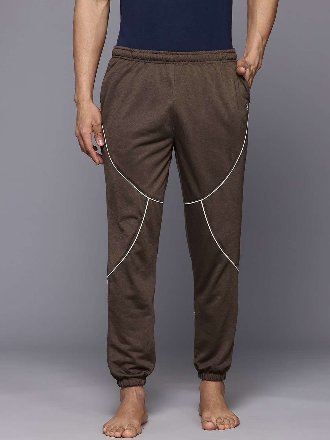 

HRX by Hrithik Roshan Men Taping Detail Yoga Joggers, Brown
