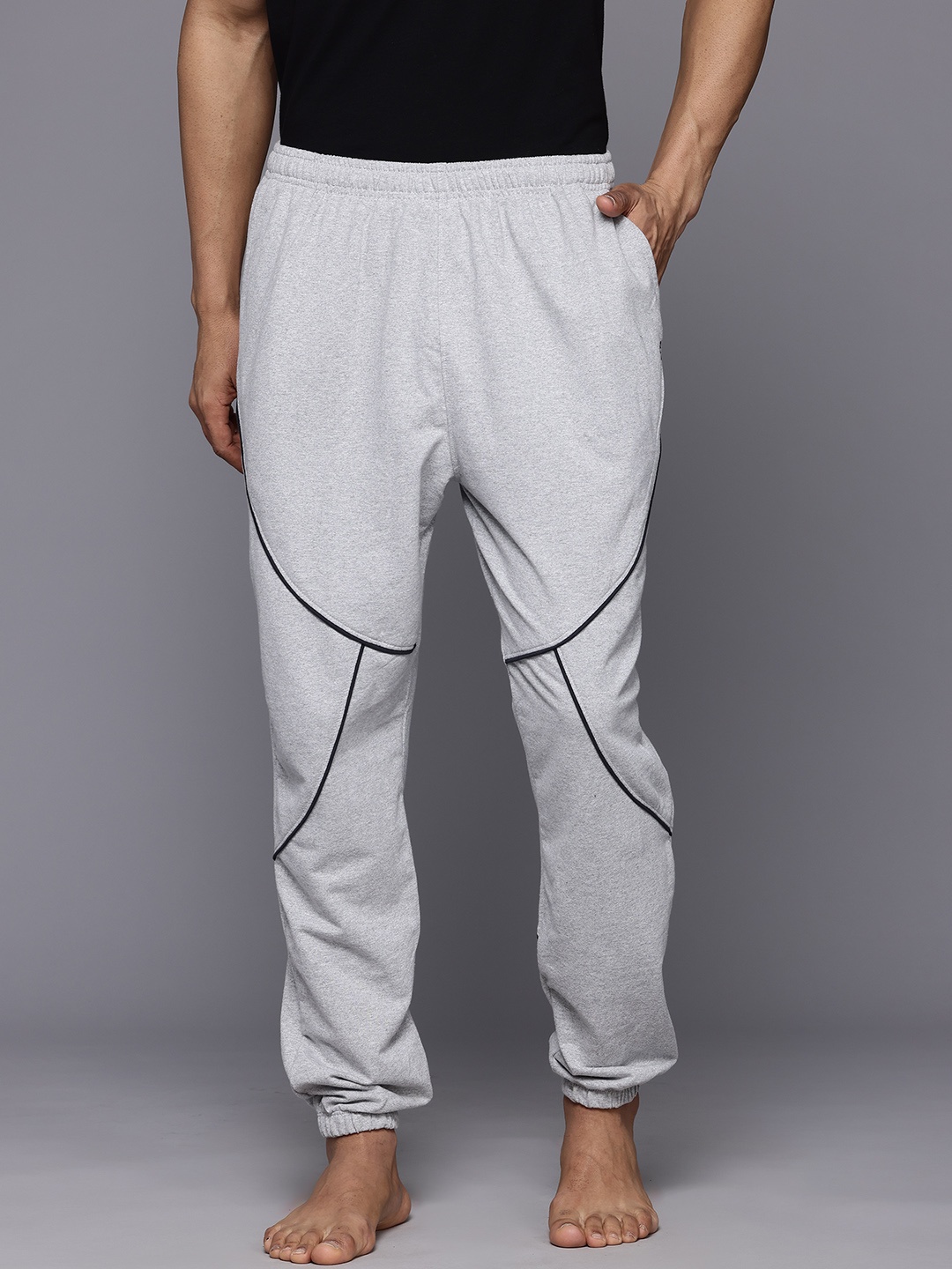 

HRX by Hrithik Roshan Men Taping Detail Yoga Joggers, Grey melange