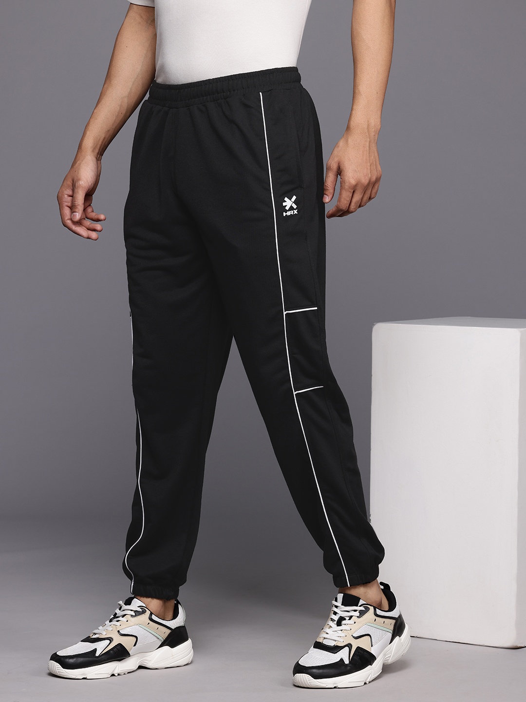 

HRX by Hrithik Roshan Panelled Lifestyle Joggers, Black