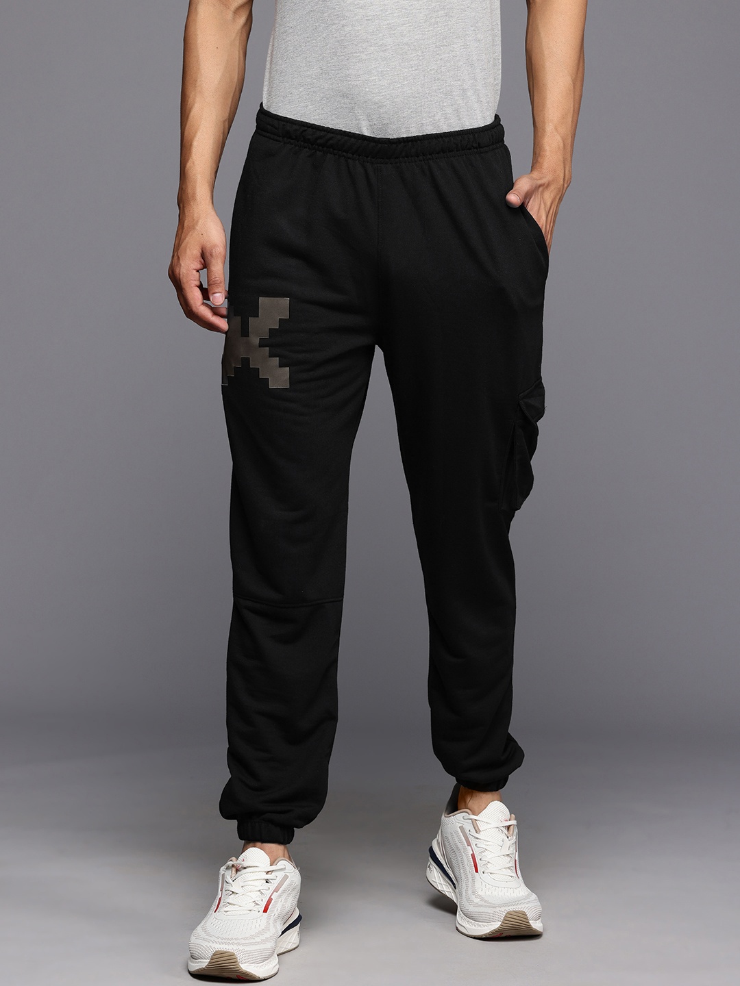 

HRX by Hrithik Roshan Men Geometric Printed Lifestyle Joggers, Black