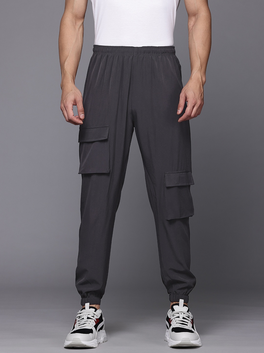 

HRX by Hrithik Roshan Men Mid-Rise Cargo Style Lifestyle Joggers, Grey