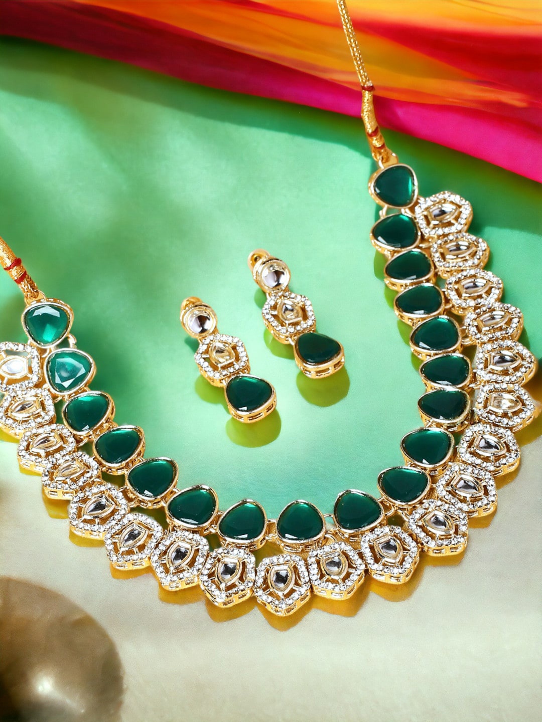 

OOMPH Kundan Studded Jewellery Set, Green