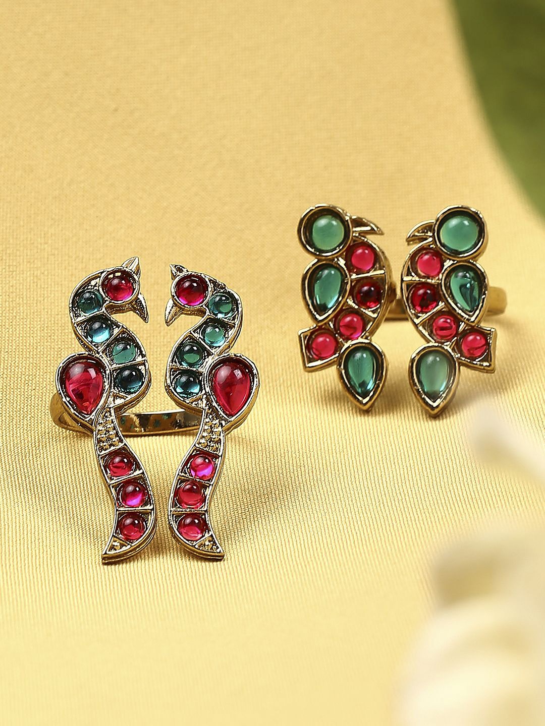 

OOMPH Set Of 2 Kundan-Studded Moti Manik Theme Finger Ring, Gold