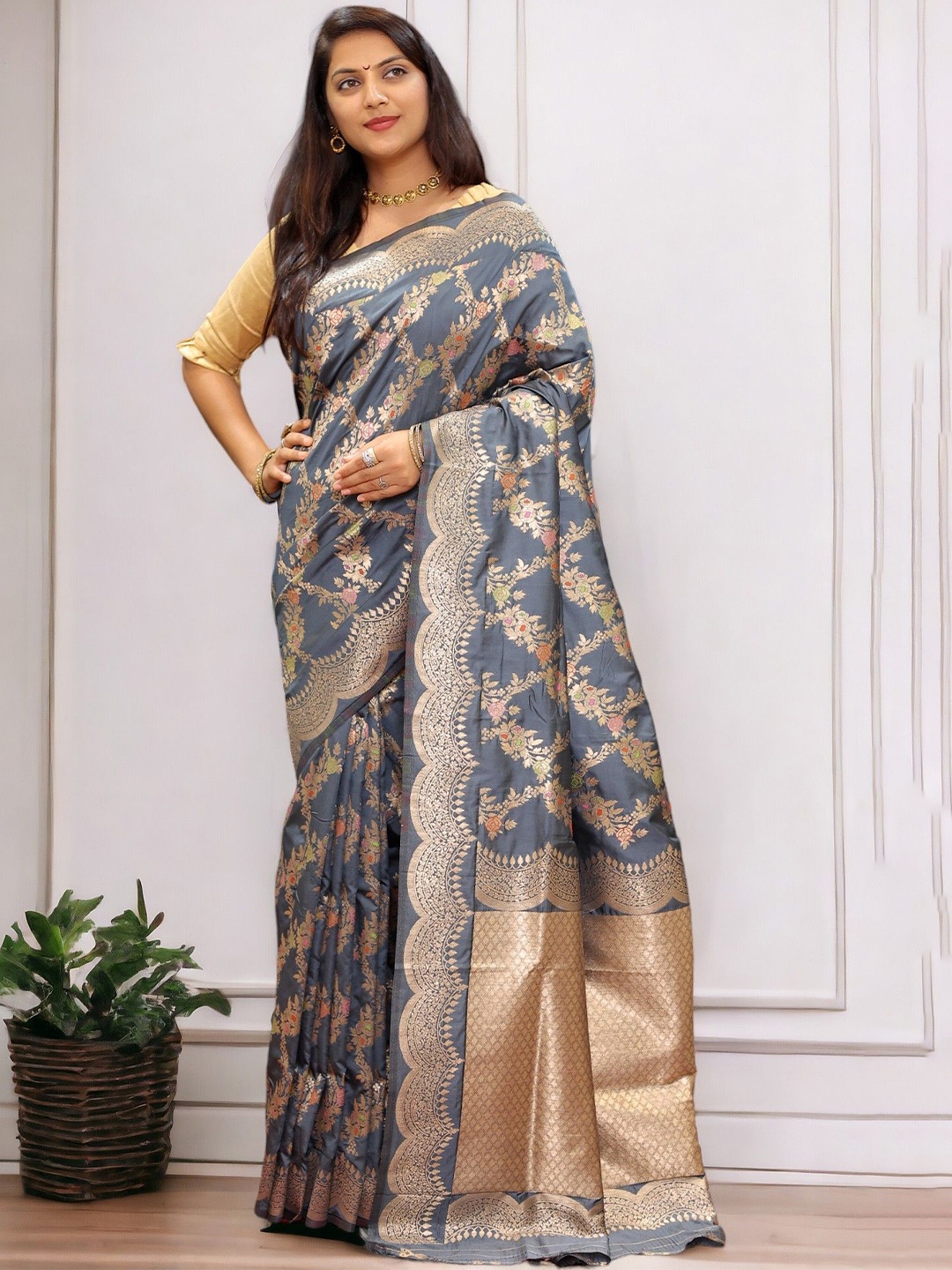 

Vastrasky Global Woven Design Zari Saree, Grey