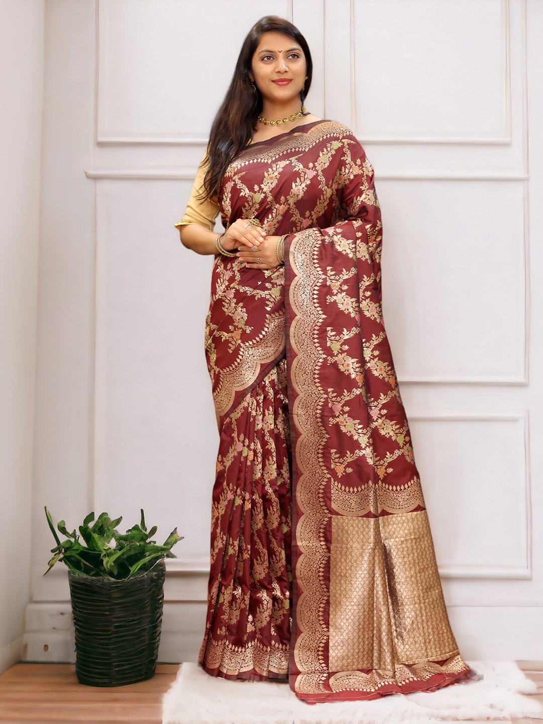 

Vastrasky Global Woven Design Zari Saree, Maroon