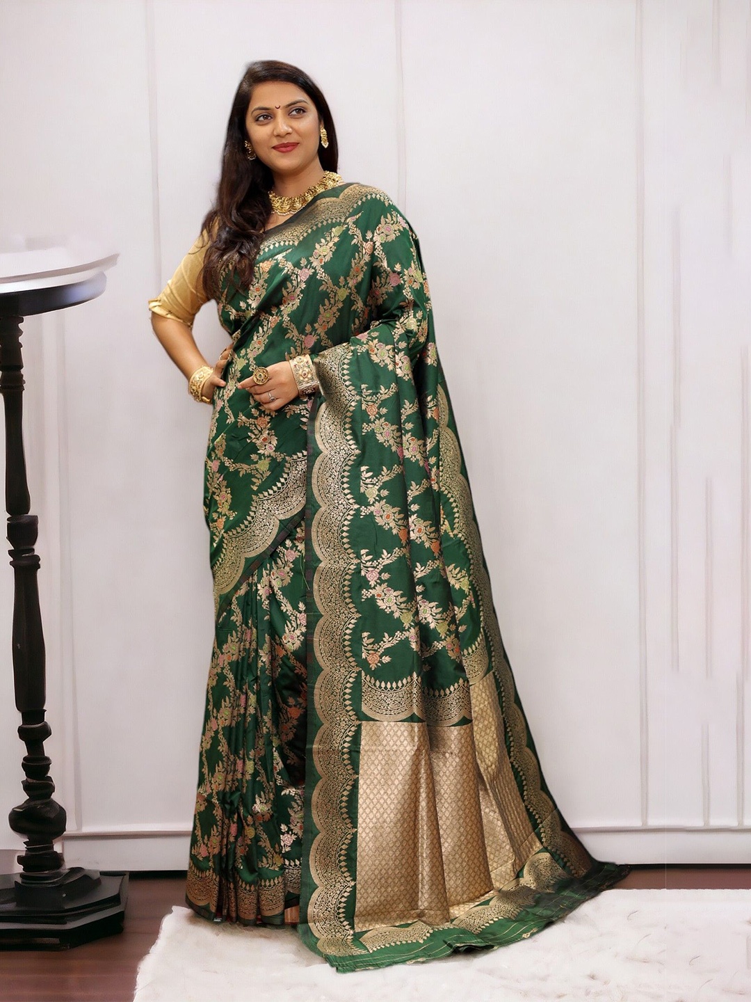 

Vastrasky Global Woven Design Zari Saree, Green