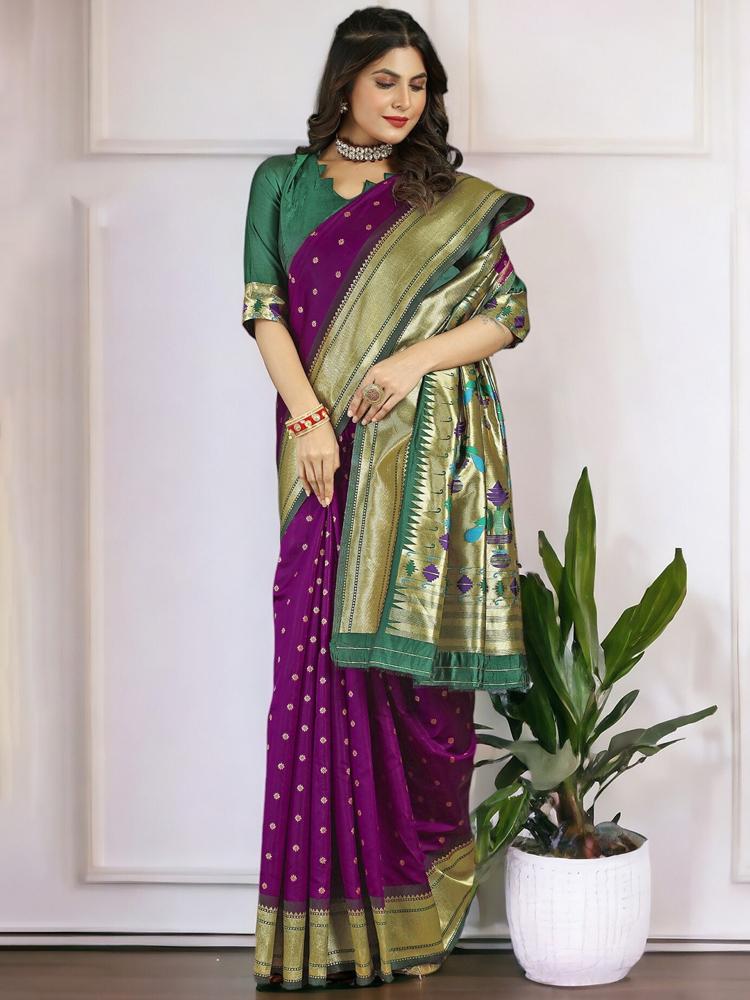 

Vastrasky Global Woven Design Zari Saree, Magenta
