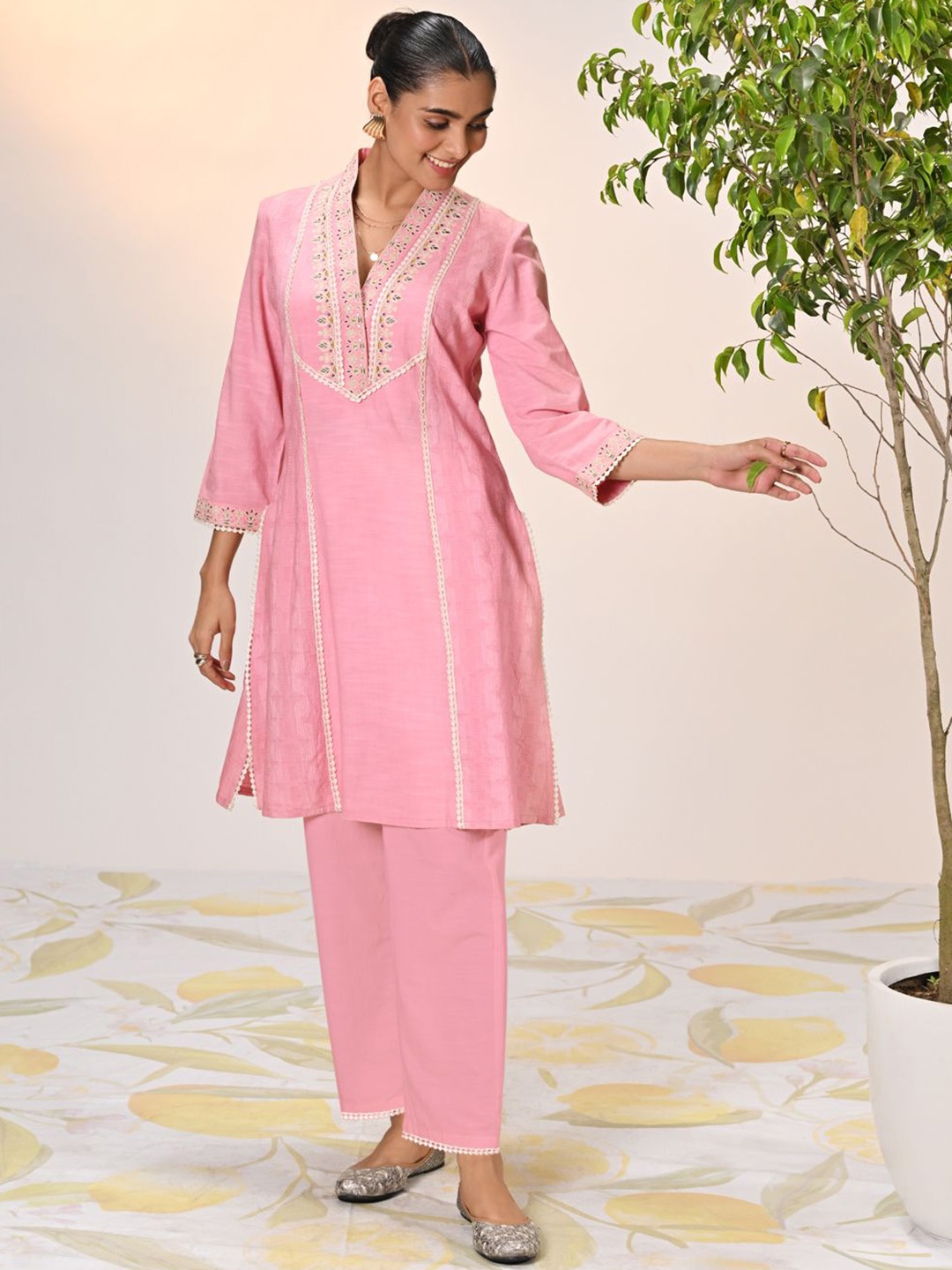 

Lakshita Ethnic Motifs Embroidered Panelled Kurta with Trouser, Green