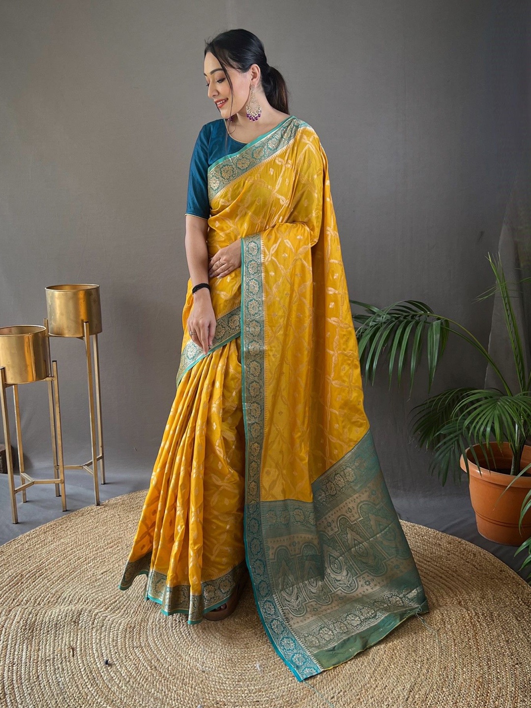 

LeeliPeeri Designer Woven Design Saree, Yellow