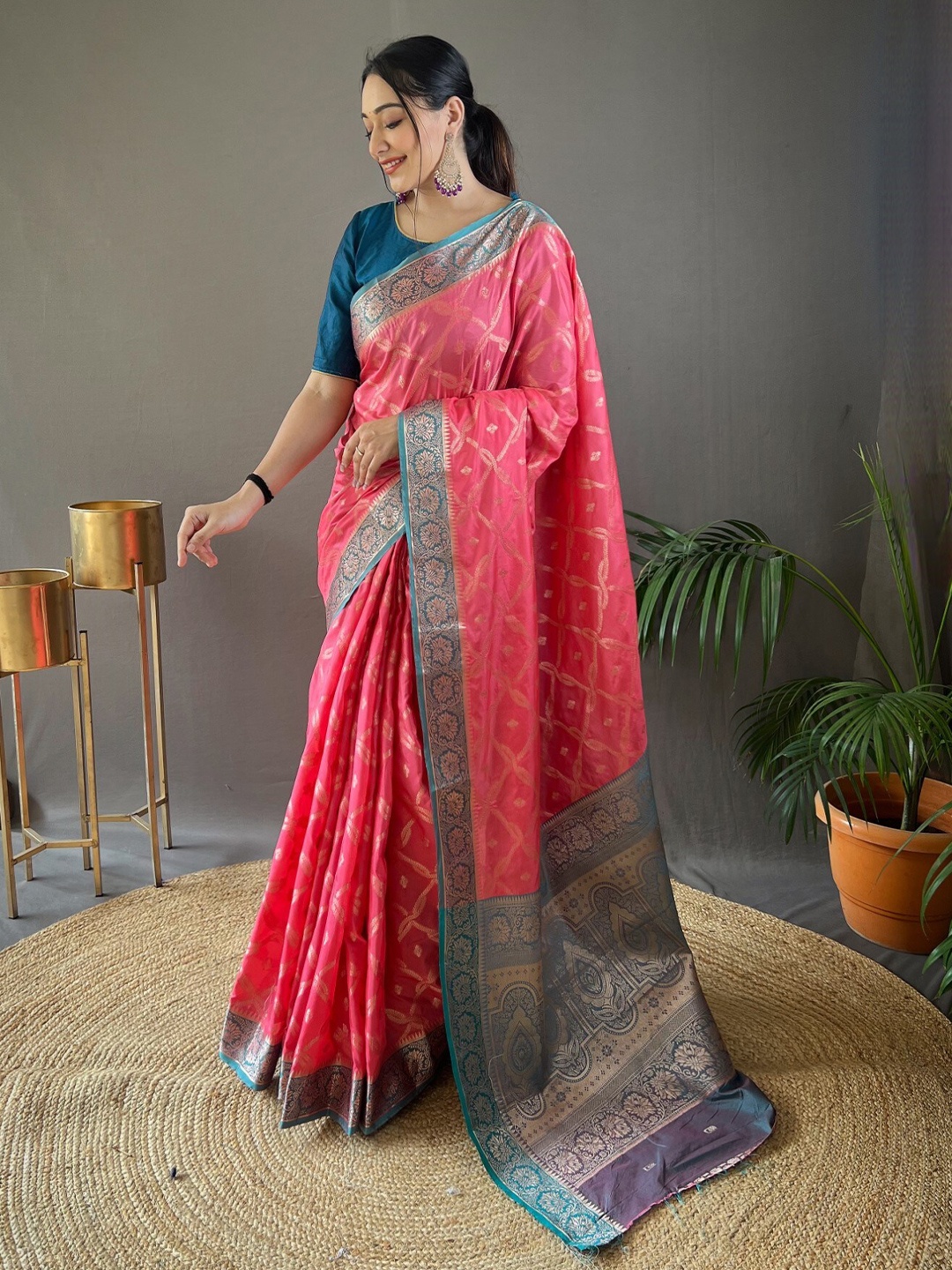 

LeeliPeeri Designer Woven Design Zari Saree With Blouse Piece, Pink