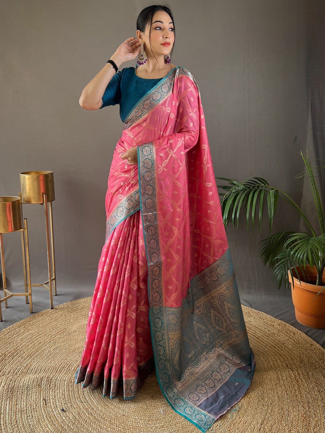 

LeeliPeeri Designer Woven Design Zari Saree, Pink