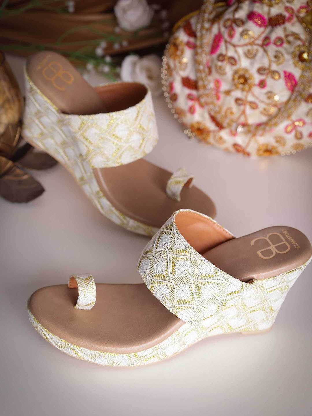 

GLAM STORY Embroidered Wedge Heels, White