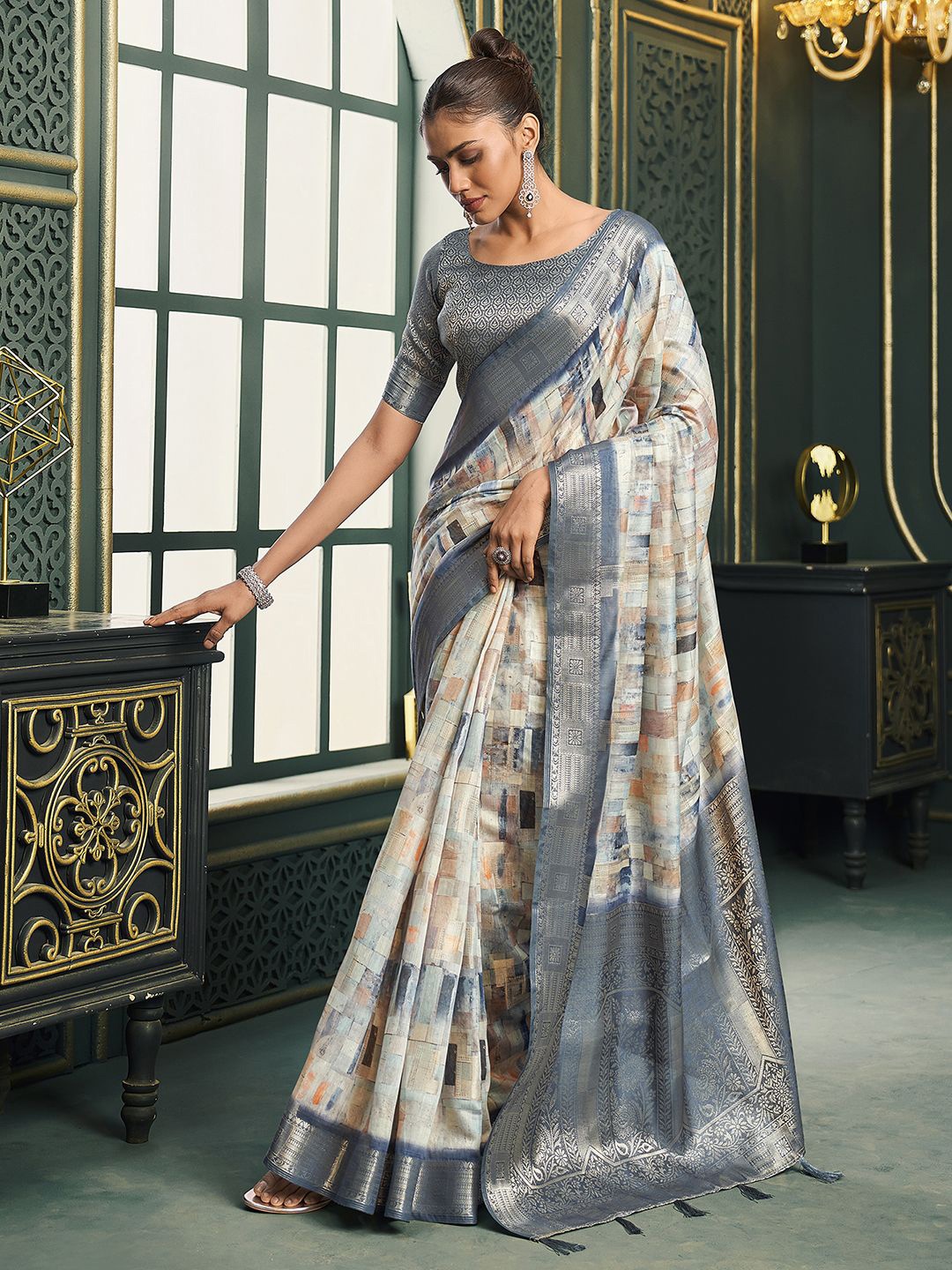 

Satrani Zari Geometric Printed & Jacquar Banarasi Saree, Grey