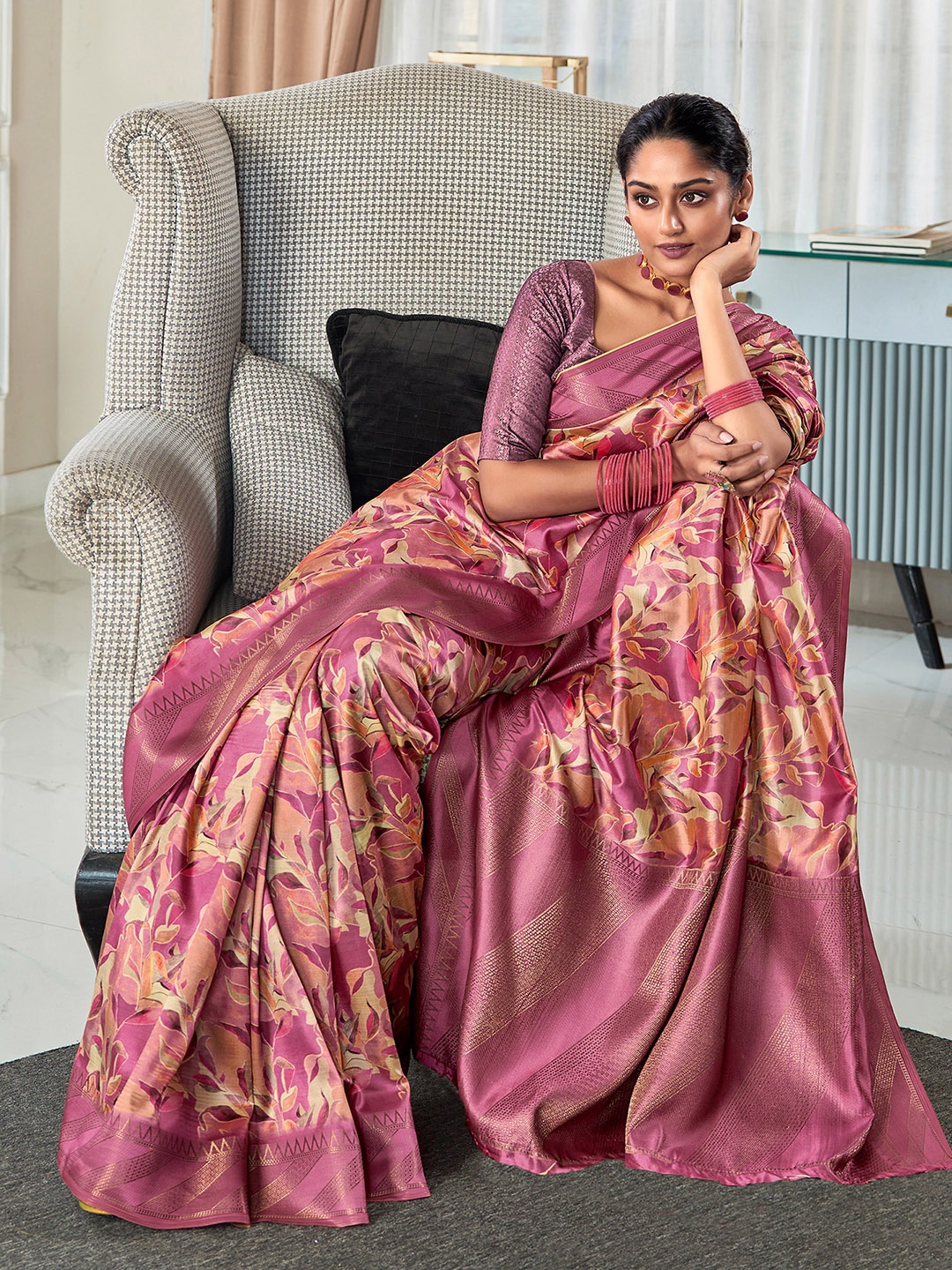 

Satrani Floral Zari Banarasi Saree, Pink