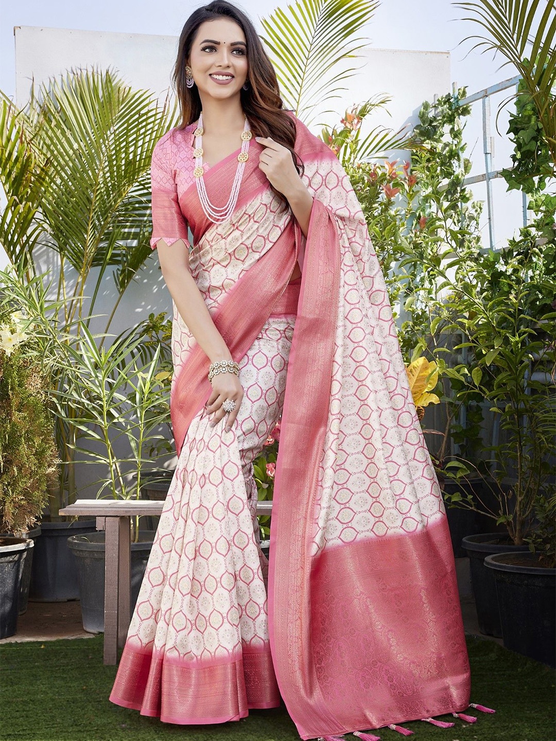 

LeeliPeeri Designer Woven Design Zari Chanderi Saree, Peach