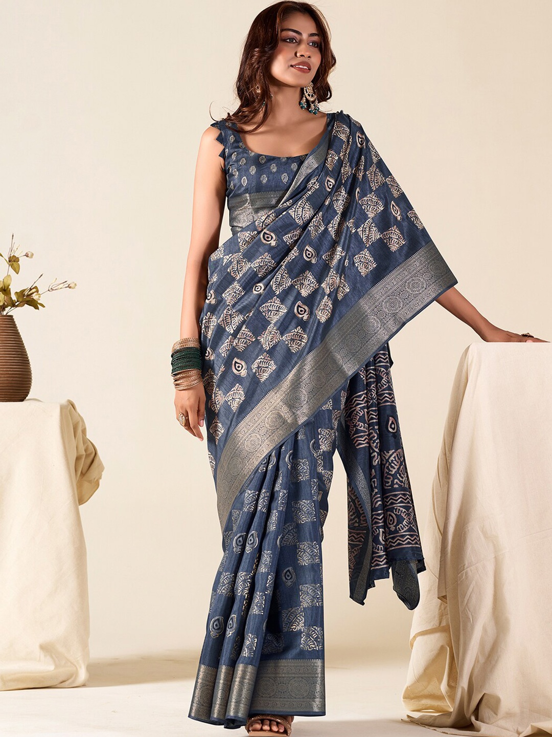 

Satrani Woven Design Zari Banarasi Saree With Blouse Piece, Navy blue