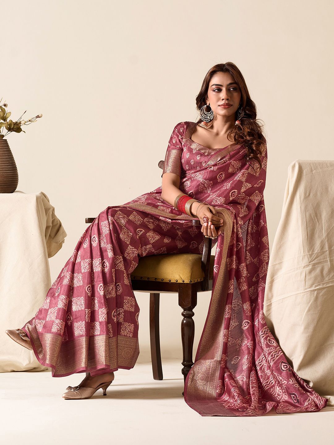 

Satrani Checked Zari Banarasi Saree, Maroon