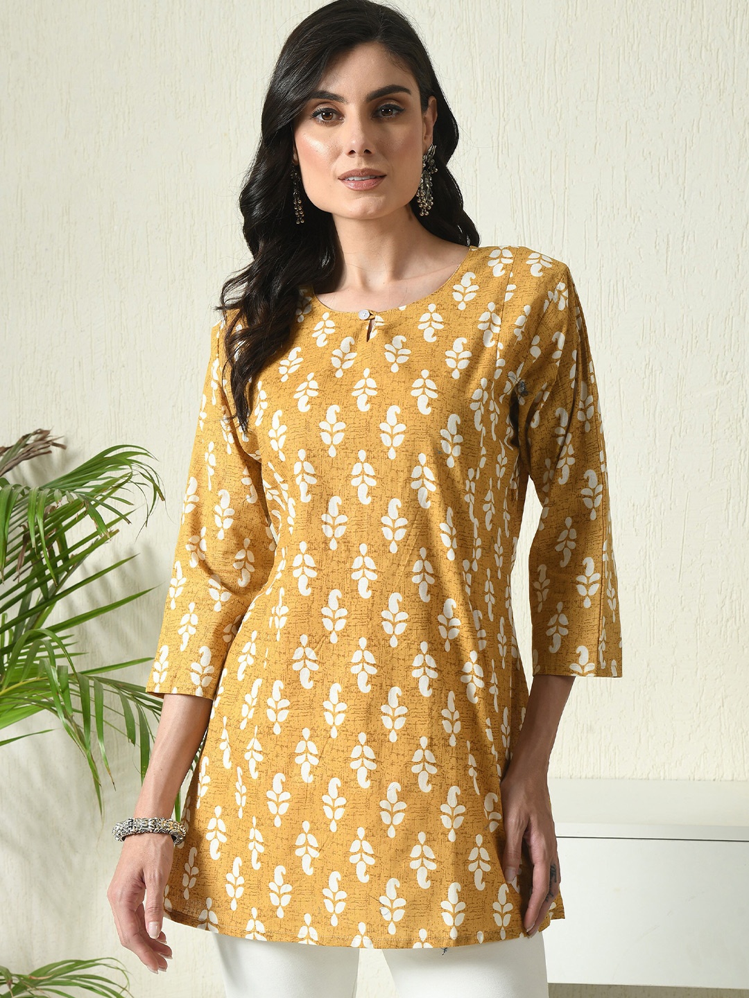 

BAESD Ethnic Print Keyhole Neck Regular Sleeves Kurtis, Yellow
