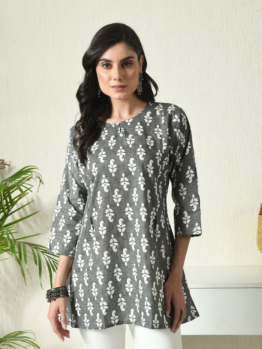 

BAESD Floral Print Top, Grey