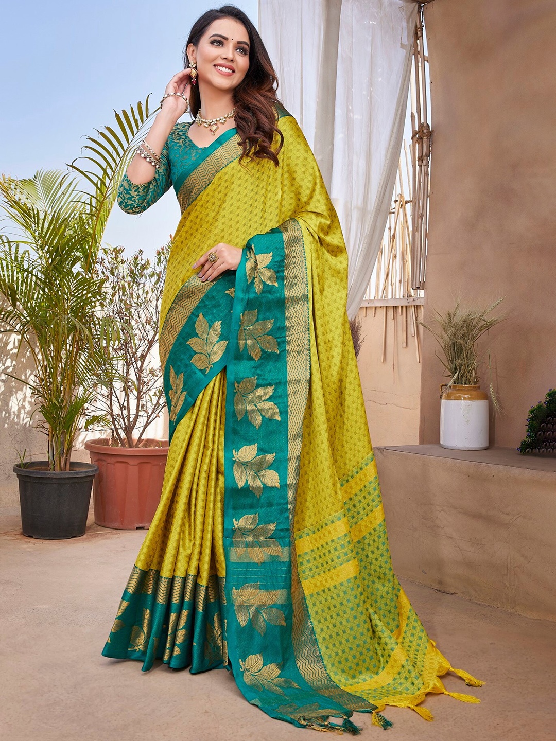

LeeliPeeri Designer Ethnic Motifs Zari Chanderi Saree, Fluorescent green