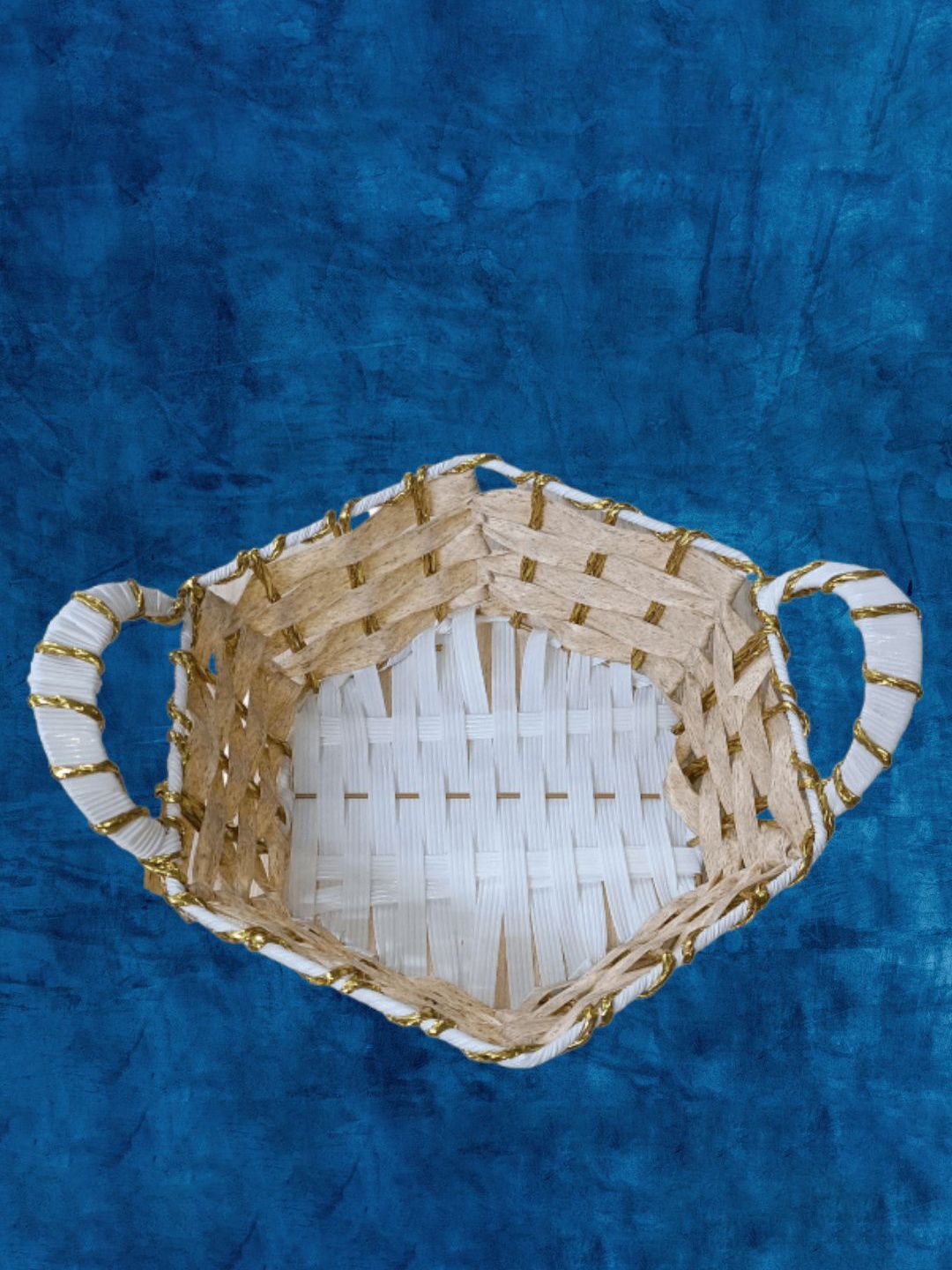 

PUFFSMART White & Beige Hexagon Shaped Fruit and Vegetable Basket