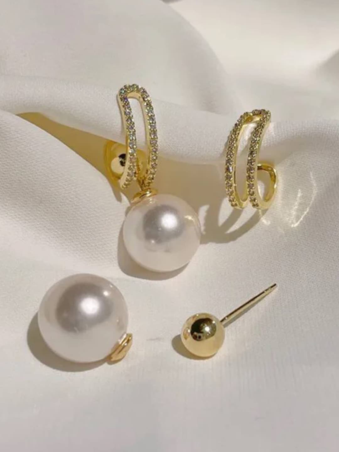 

Xivir Gold-Plated Contemporary Drop Earrings