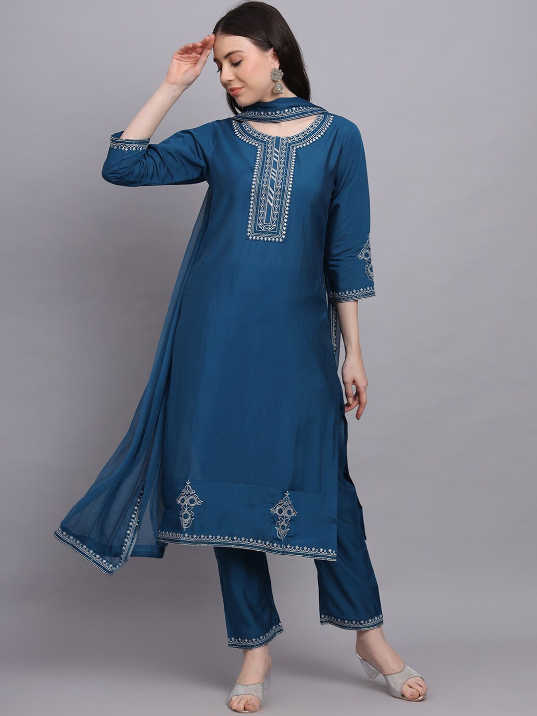 

Suktam Trendz Round Neck Floral Yoke Design Regular Thread Work Kurta Set, Blue